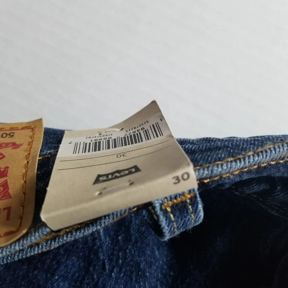 NWT LEVI'S 501 HIGH-RISE BUTTON-UP WOMEN'S SHORTS SIZE 30 WITH FRINGE